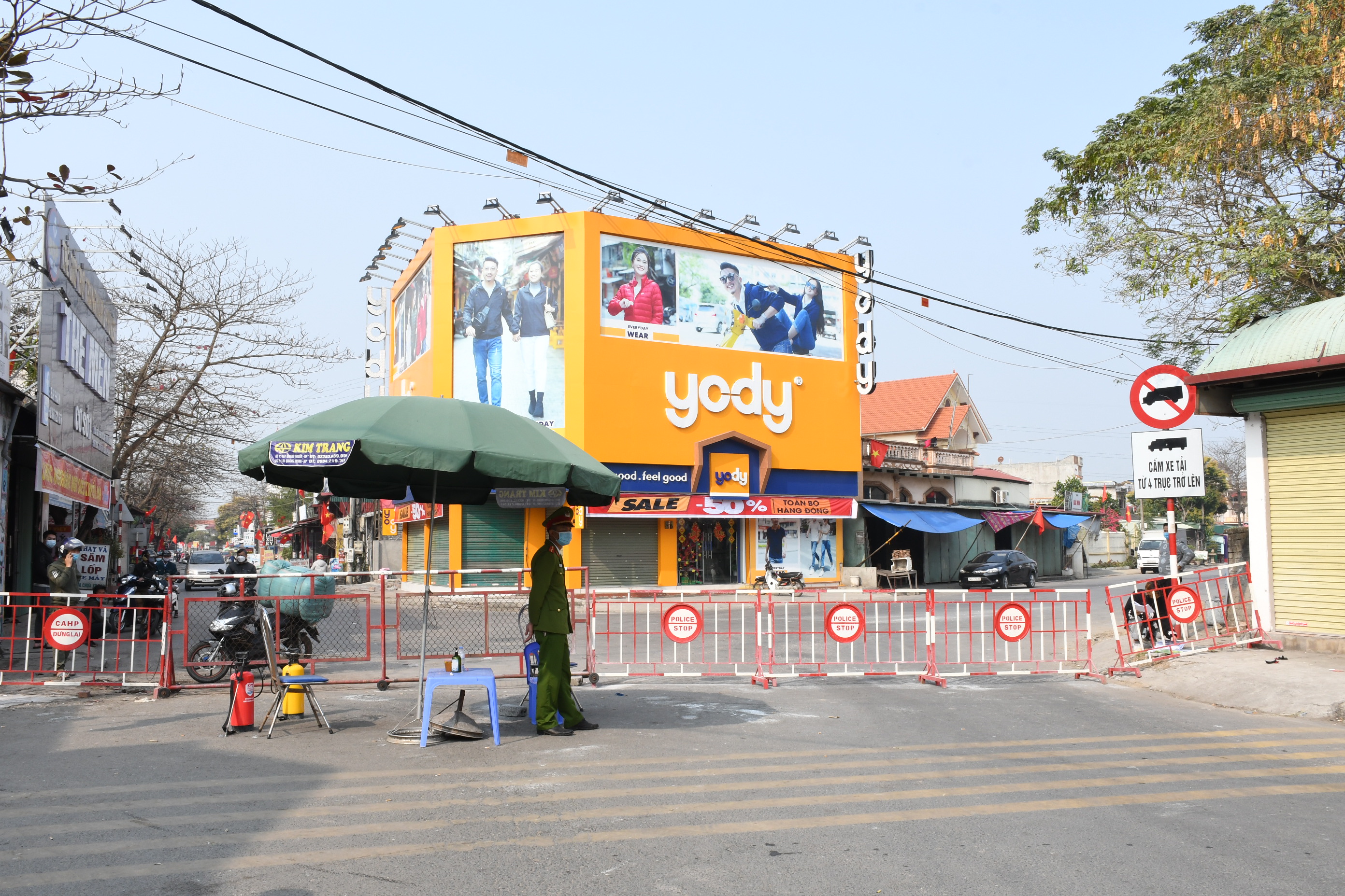 Phát hiện 3 người trốn chốt kiểm dịch Covid-19